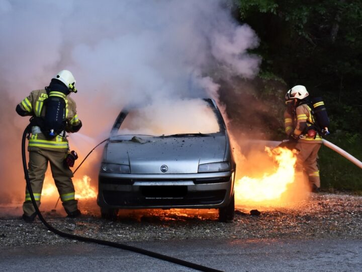 Pożar w Opolu: Elektryczny Nissan doszczętnie strawiony przez płomienie