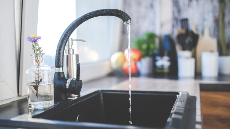 Alarm sanitarny w Grudzicach: woda z miejskiego wodociągu nie jest bezpieczna do spożycia
