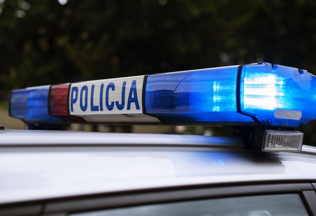 Złodzieje na celowniku brzeskiej policji: jeden ujęty dzięki czujności poszkodowanego, drugi skorzystał z kradzionych kart płatniczych