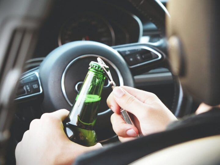 Zagrożenie na drodze: kierująca pod wpływem alkoholu zatrzymana przez policję