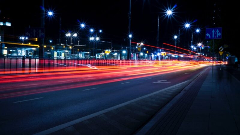 Awaria opony na autostradzie A4 koło Ochodze – kierowca opla movano utracił kontrolę nad pojazdem