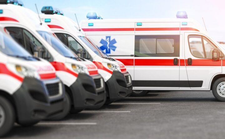 Tragiczne zderzenie trzech pojazdów na drodze 487 w Boroszowie – pięć osób hospitalizowanych