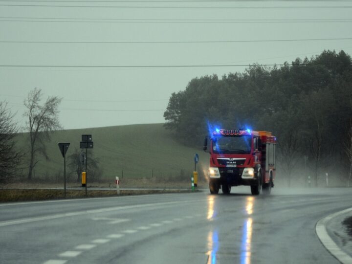 Intensywny okres świąteczny dla strażaków w Opolskim: liczne interwencje, wypadki i zatrucia