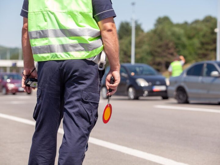 Bezpieczne wakacje: Policja kontroluje rowerzystów, pieszych i hulajnogi w Opolu