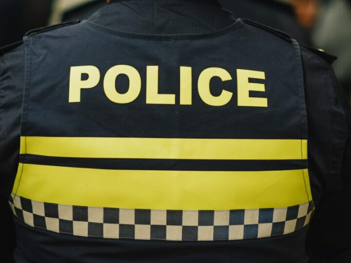 Brutalny atak w Opolu: napastnik zaatakował przechodnia i policjantów