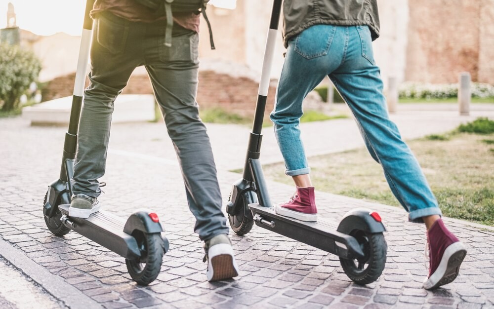 Silny wiatr unieruchomił rowerki wodne na Bolko, strażacy ruszyli z pomocą