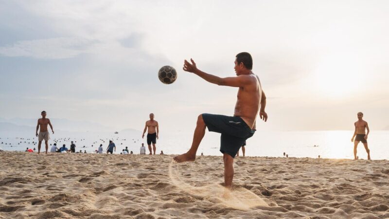 Sportowe emocje na piasku: Turniej piłki plażowej w Przyworach przyciągnął tłumy!
