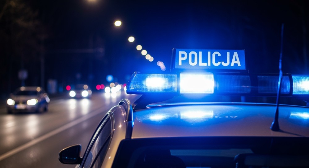 Zatrzymani po szaleńczym pościgu – zdemolowali 11 aut w Kluczborku