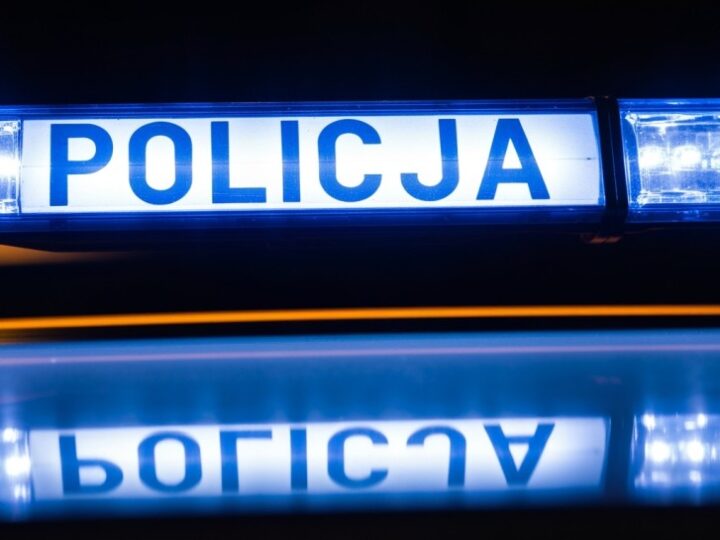 Brawurowa jazda zakończona wypadkiem: 21-latek wjechał w budynek mieszkalny