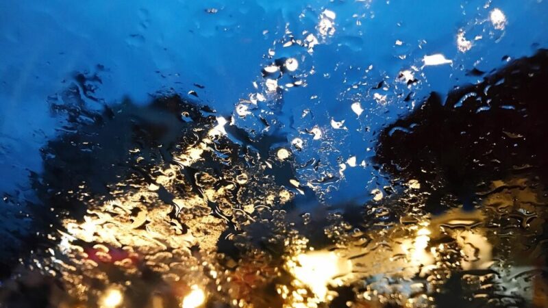Burze i silne opady deszczu w Opolu – Ostrzeżenie meteorologiczne pierwszego stopnia