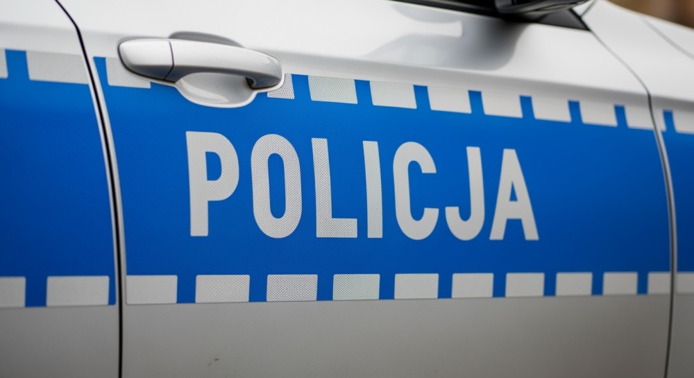 Młody mężczyzna z nożem napadł na sklep, ukradł 7 tysięcy i szybko wpadł w ręce policji