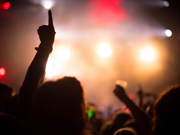 Noc pełna emocji: Koncert Adele i Amy Winehouse przy blasku świec