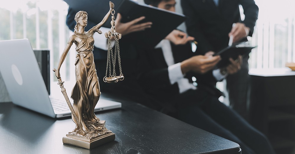 Skandal w Namysłowie: Były radny ukarany za nieobyczajne materiały