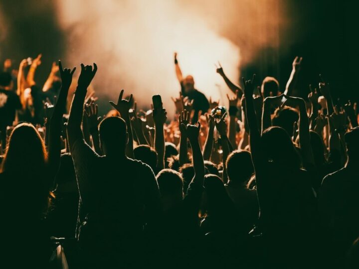 Święto Plonów w Ujeździe: Dożynki Gminne Pełne Muzyki i Tradycji!