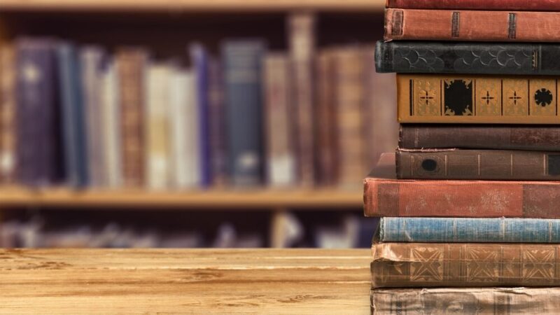 Przerażające lektury na Halloween, które nie pozwolą ci zasnąć!