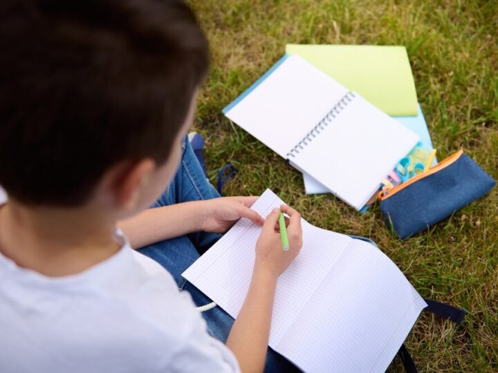 Gmina Dąbrowa świętuje Dzień Edukacji: Wyróżnienia dla nauczycieli i dyrektorów