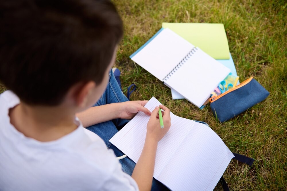 Gmina Dąbrowa świętuje Dzień Edukacji: Wyróżnienia dla nauczycieli i dyrektorów