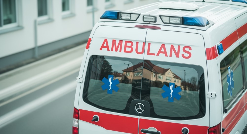 Zderzenie w Opolu: Ratownicy medyczni w kolizji z busem, dwie osoby ranne