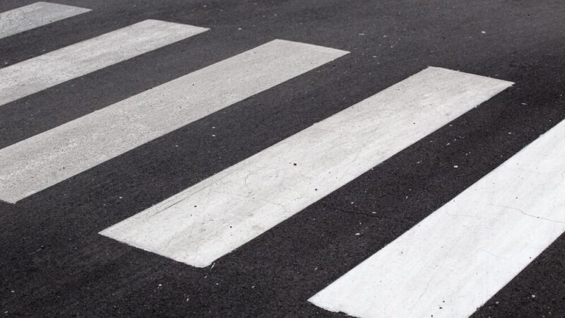 Zwiększ swoją widoczność tej jesieni: noś odblaski na drodze!