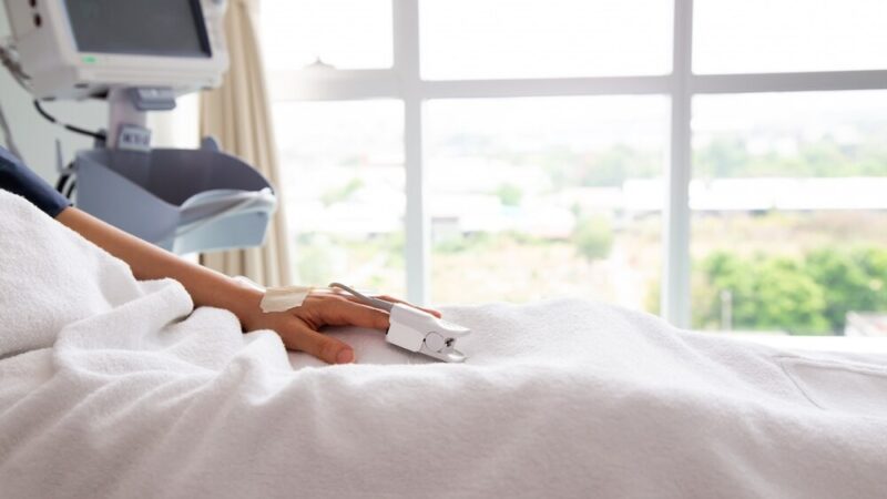 Policjant z sercem: Mariusz Polak odznaczony za krwiodawstwo