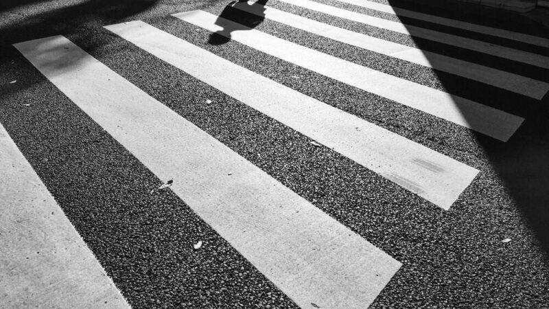 Bezpieczeństwo seniorów: Jak unikać oszustw i dbać o ruch drogowy