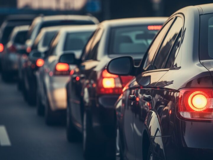 Tymczasowe zmiany w ruchu wokół cmentarza na Półwsi w dniach 1-2 listopada