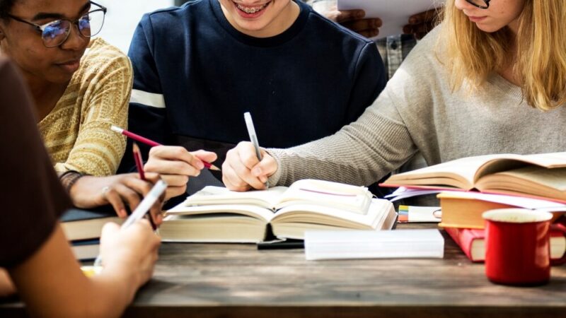 Uczniowie z Gminy Popielów odkrywają Łódź podczas edukacyjnej wycieczki