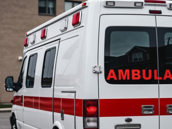 Czujka dymu alarmuje, lokatorka śpi – interwencja kończy się spokojnie