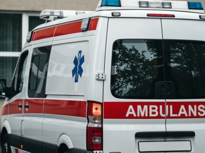 Zimowe ferie: Jak bawić się bezpiecznie na śniegu?