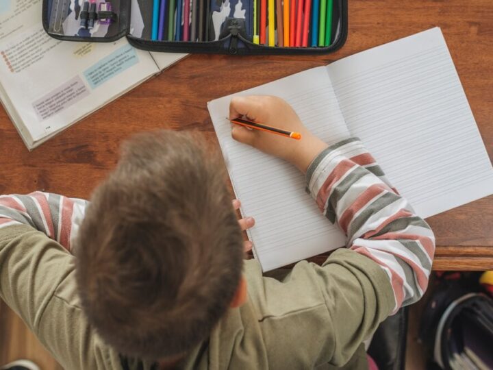 Liceum w Dobrzeniu Wielkim otrzymuje sprzęt do nauki pierwszej pomocy