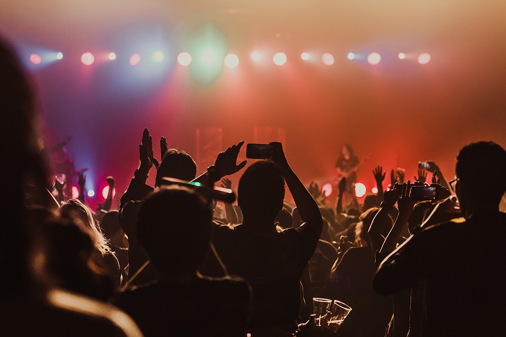 Festiwal Kolęd w Komprachcicach: Muzyczna Uczta w Zimowej Scenerii