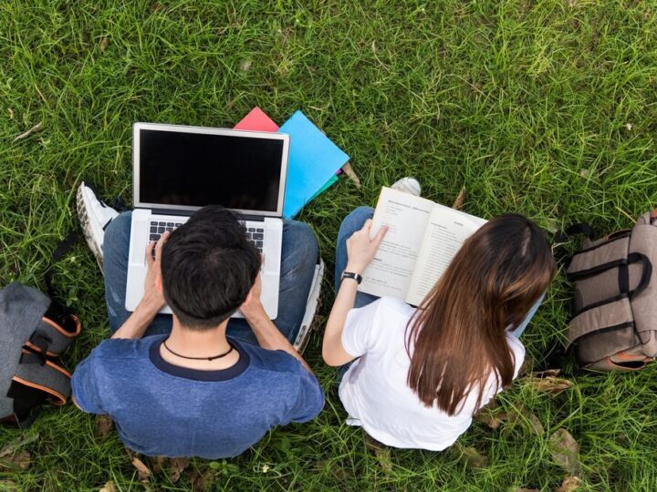 Mundurowi promują zawód policjanta i aktywność fizyczną w I LO w Namysłowie