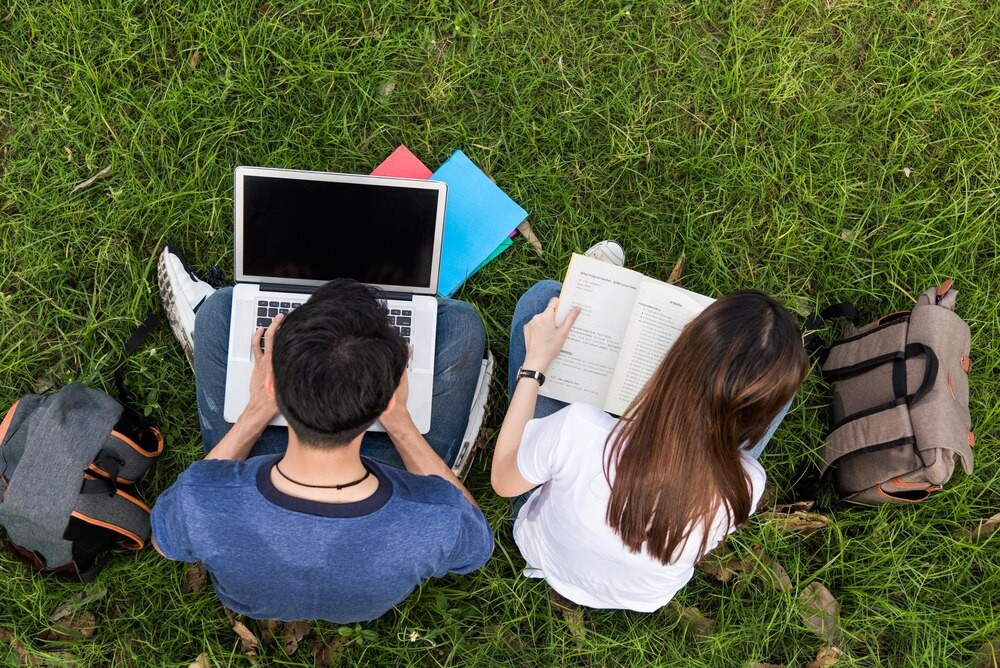 Mundurowi promują zawód policjanta i aktywność fizyczną w I LO w Namysłowie
