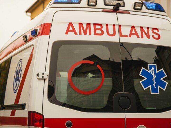 Zimowe szaleństwo na śniegu: jak bawić się bezpiecznie?