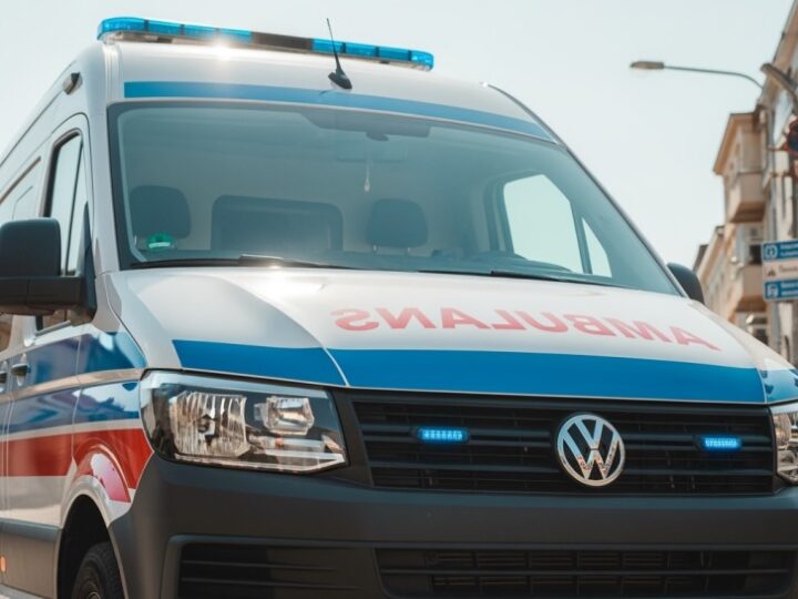 Policjanci z Opola doskonalą umiejętności ratownictwa na zamarzniętym jeziorze