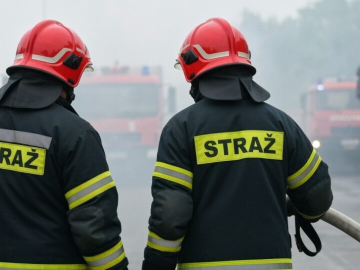 Policjanci z Prudnika uratowali 37-latka z płonącej kamienicy