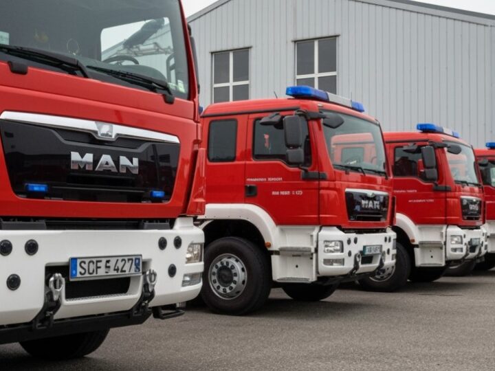 Pożar stogu słomy w Folwarku: strażacy walczyli z ogniem przez całą noc