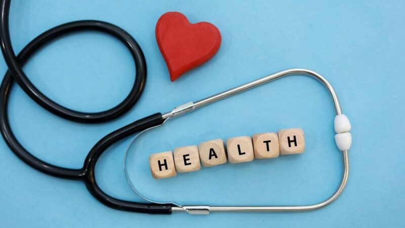 POLICJA EDUKUJE DZIECI O BEZPIECZEŃSTWIE PODCZAS ZIMOWYCH FERII