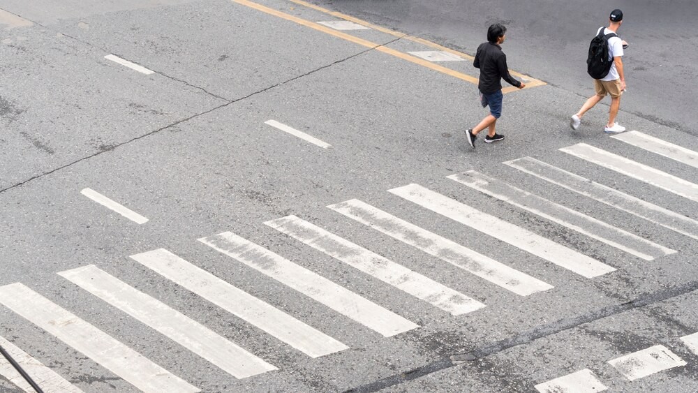 Bezpieczeństwo na drogach: Policja działa na rzecz ochrony pieszych i rowerzystów