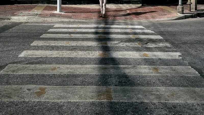 Wyniesione przejście dla pieszych w Ozimku: Nowe rozwiązanie dla większego bezpieczeństwa na ul. Sikorskiego