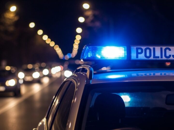 Policjanci w Namysłowie promują służbę i aktywny styl życia podczas dni otwartych siłowni