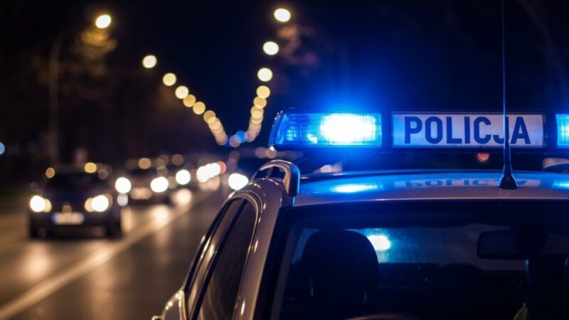 Policjanci w Namysłowie promują służbę i aktywny styl życia podczas dni otwartych siłowni