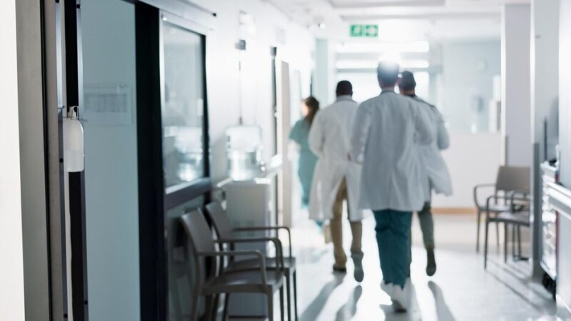 Policja z Głubczyc edukuje mieszkańców podczas Dnia Otwartego Sanepidu