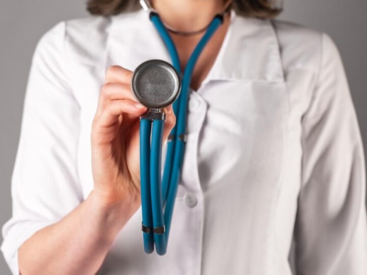 Jak przetrwać wiosenne alergie? Porady od alergologa Natalii Blachy