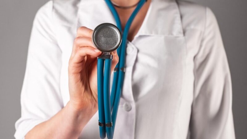 Jak przetrwać wiosenne alergie? Porady od alergologa Natalii Blachy