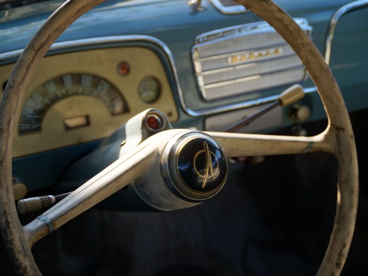 Wpływ wieku i przebiegu na sprzedaż auta