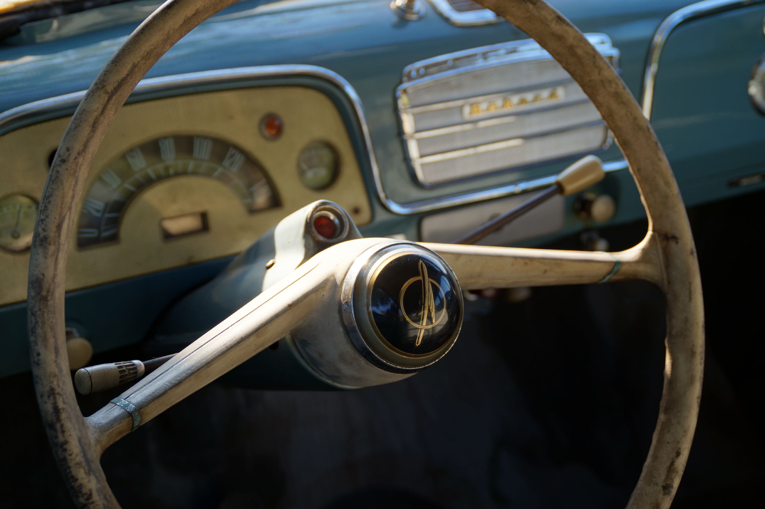 Wpływ wieku i przebiegu na sprzedaż auta