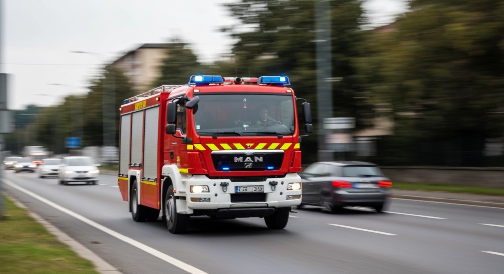 Kierowca w Opolu gasi pożar samochodu przed przybyciem straży