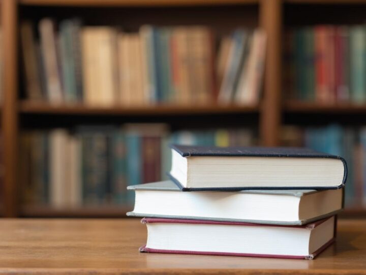 Wakacyjne przygody z „Bibliotecznym tropicielem” – dołącz do zagadkowej zabawy!