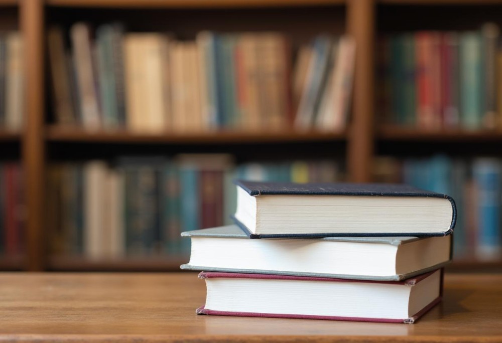 Wakacyjne przygody z „Bibliotecznym tropicielem” – dołącz do zagadkowej zabawy!
